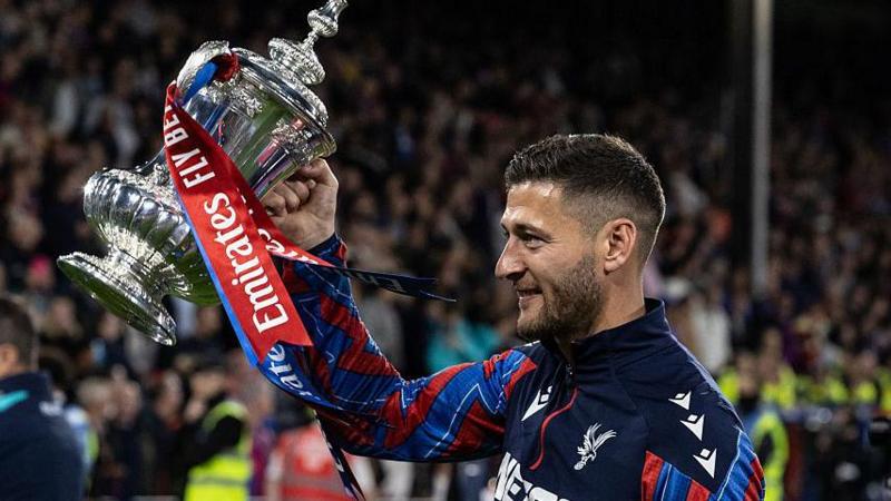 Swansea sign ex-Crystal Palace captain Ward