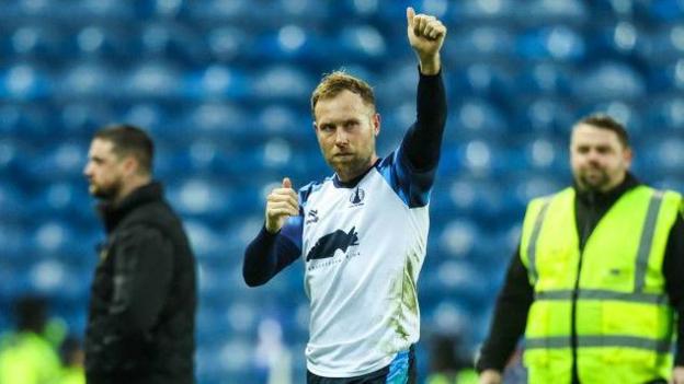 Arfield switches to Livingston after Falkirk exit