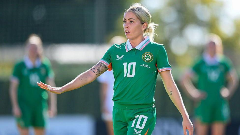 Liverpool sign Irish midfielder O'Sullivan