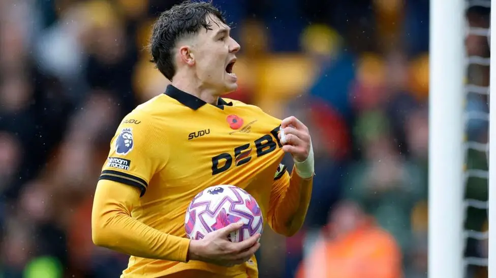 Wolves accept new £48m offer for Strand Larsen