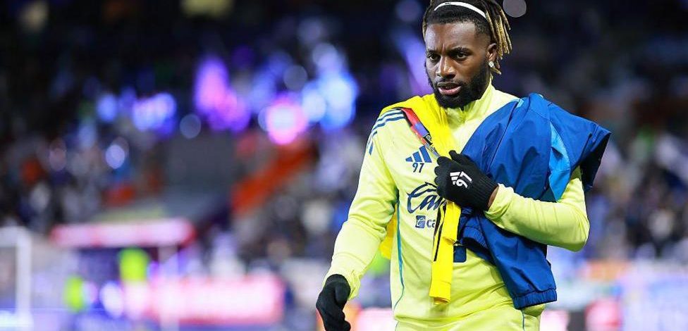 Saint-Maximin leaves club over racist abuse of his children