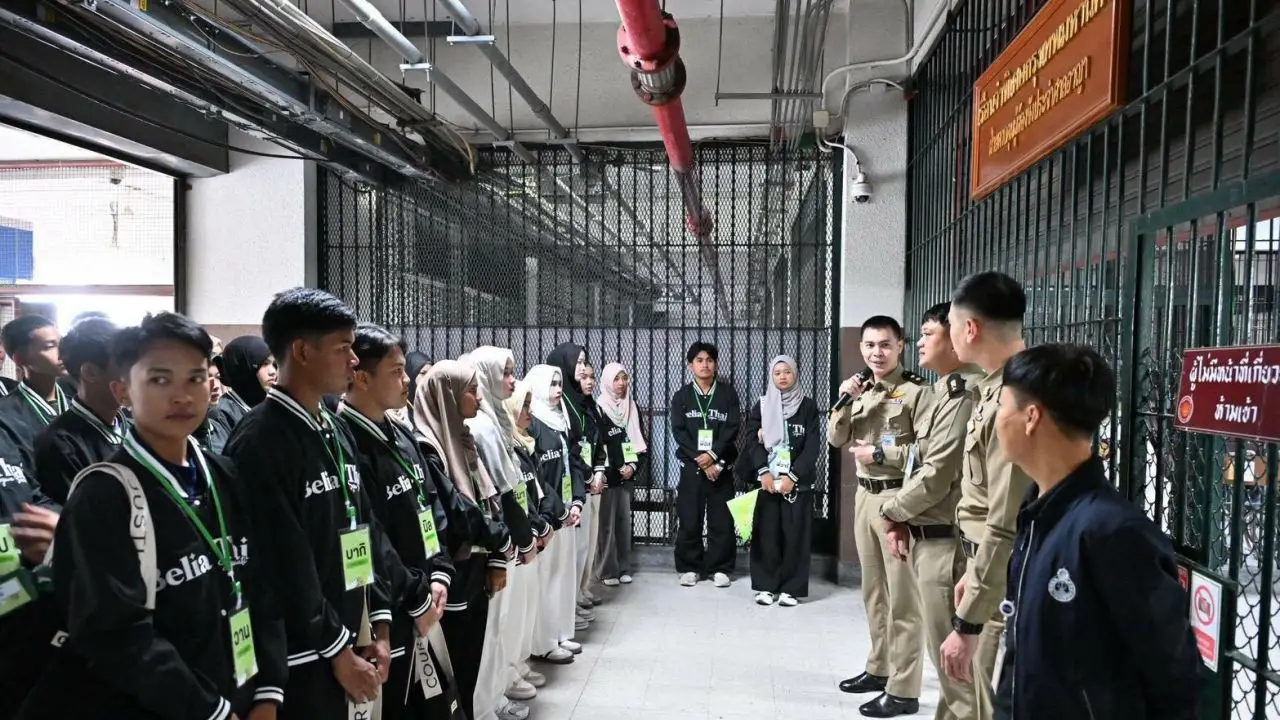 เยาวชนไทย หัวใจเดียวกัน รุ่น 10 ดูงานที่ศาลอาญา 'ซาบีดา' หนุนค้นหาตัวเองให้เจอ